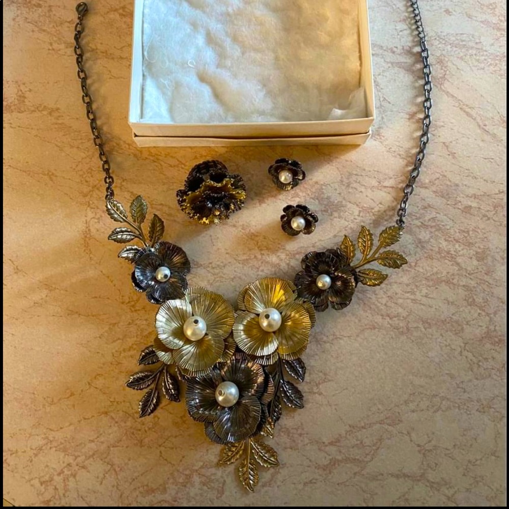 Silver & Gold Aluminum necklace with earrings